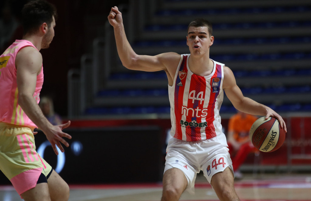 Košarkaš Crvene zvezde Nikola Topić