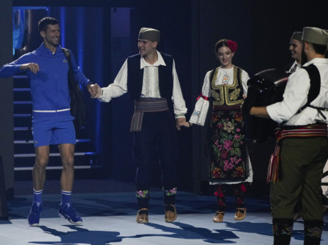 Osećam se dobro: Novak Đoković obradovao navijače, pa zaigrao tenis, kolo, kriket, košarku…