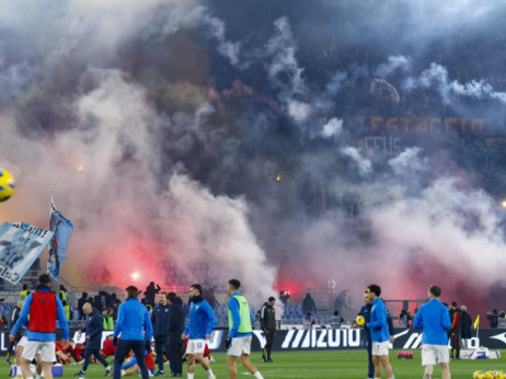 (VIDEO) Haos na jugu Francuske: Masovno hapšenje navijača Rome u Nici
