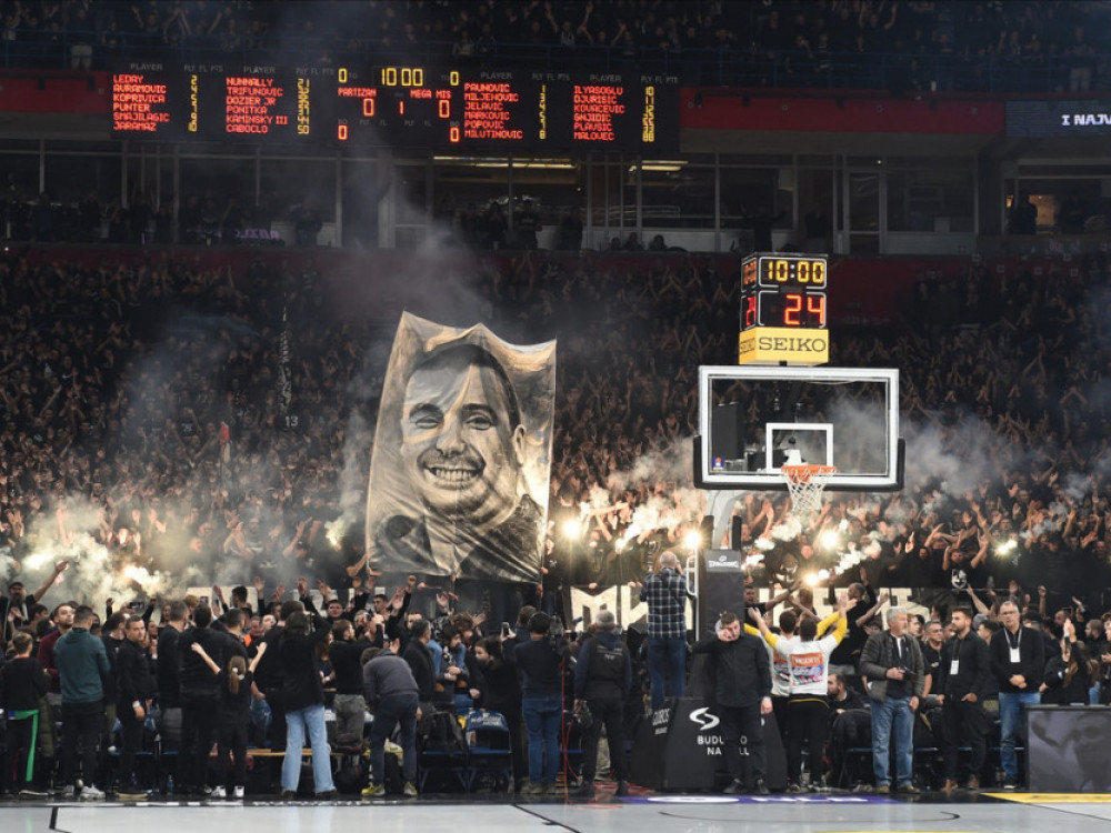 (VIDEO) Dirljive scene u Areni: Partizan i "grobari" oprostili se od Dejana Milojevića