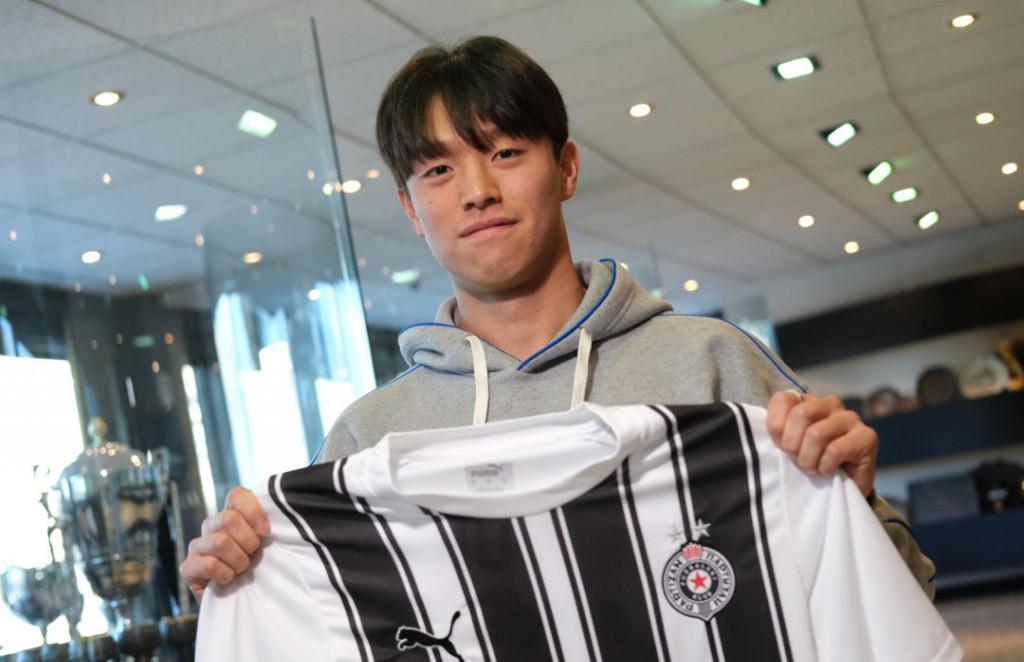 Jung-Džun Goh, novi fudbaler Partizana s dresom novog kluba