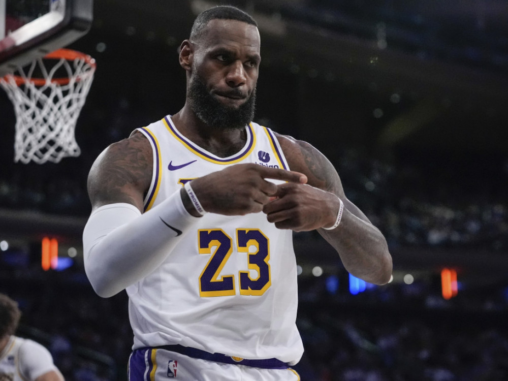 Košarkaš Los Anđeles Lejkersa, Lebron Džejms