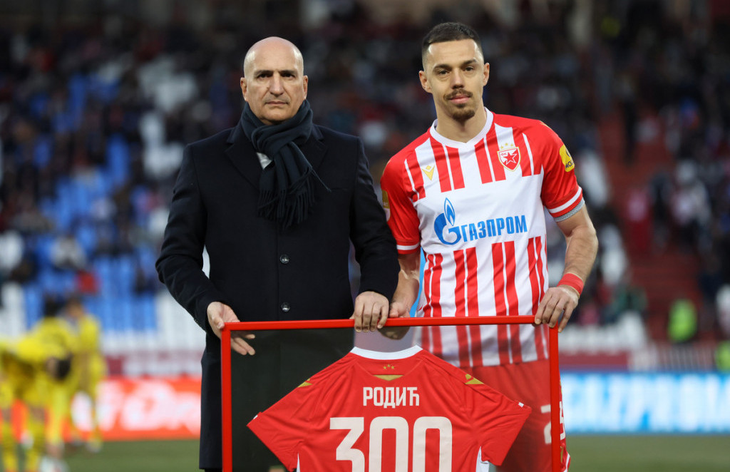 Mitar Mrkela predao je poklon dres Milanu Rodiću