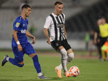 (UŽIVO) Radnik – Partizan: Crno-beli dominirali u prvom poluvremenu, ali domaći bili bliži golu, kreće se "od nule"