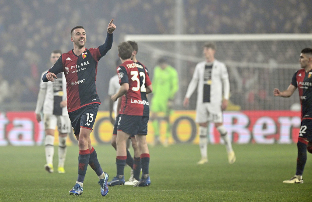 Fudbaler Đenove, Matija Bani slavi pogodak protiv Udinezea