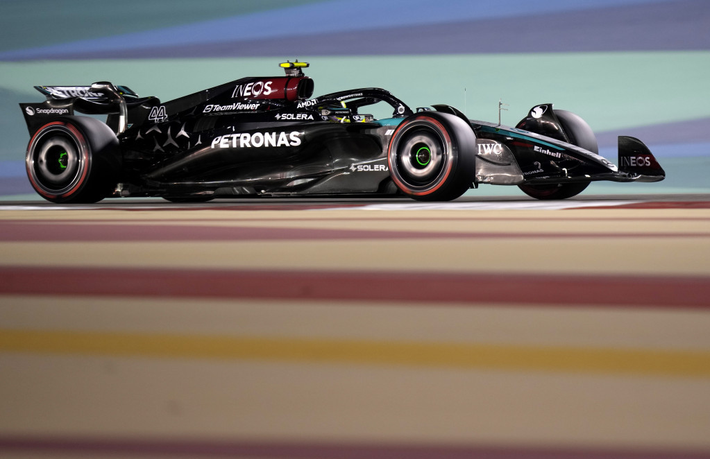 Luis Hamilton na stazi Sahir