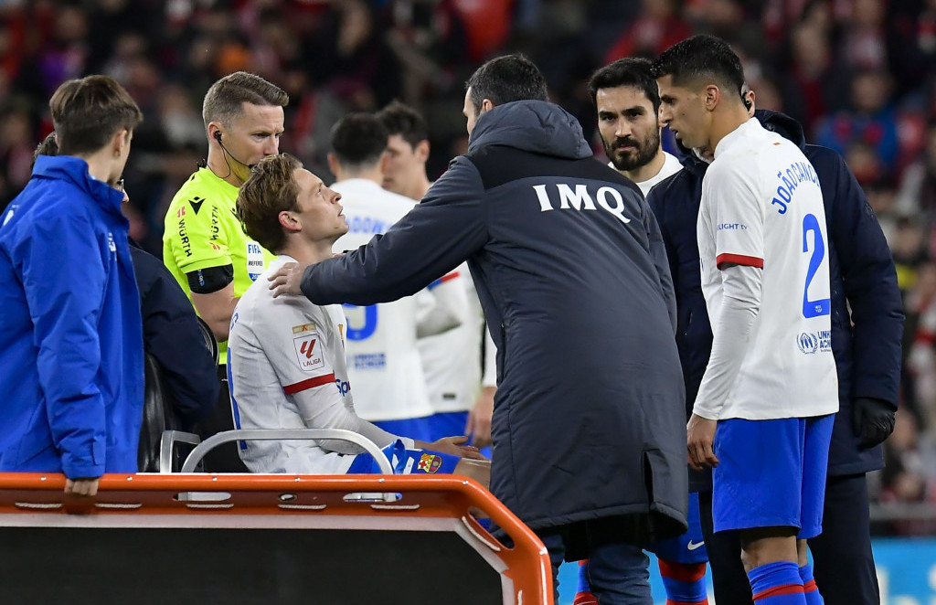 Frenki de Jong u suzama nakon povrede na meču protiv Atletik Bilbaoa