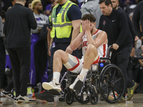 Kakav peh za Hjuston - "bejbi Jokić" doživeo tešku povredu kolena: Amerikanci tvrde kraj sezone
