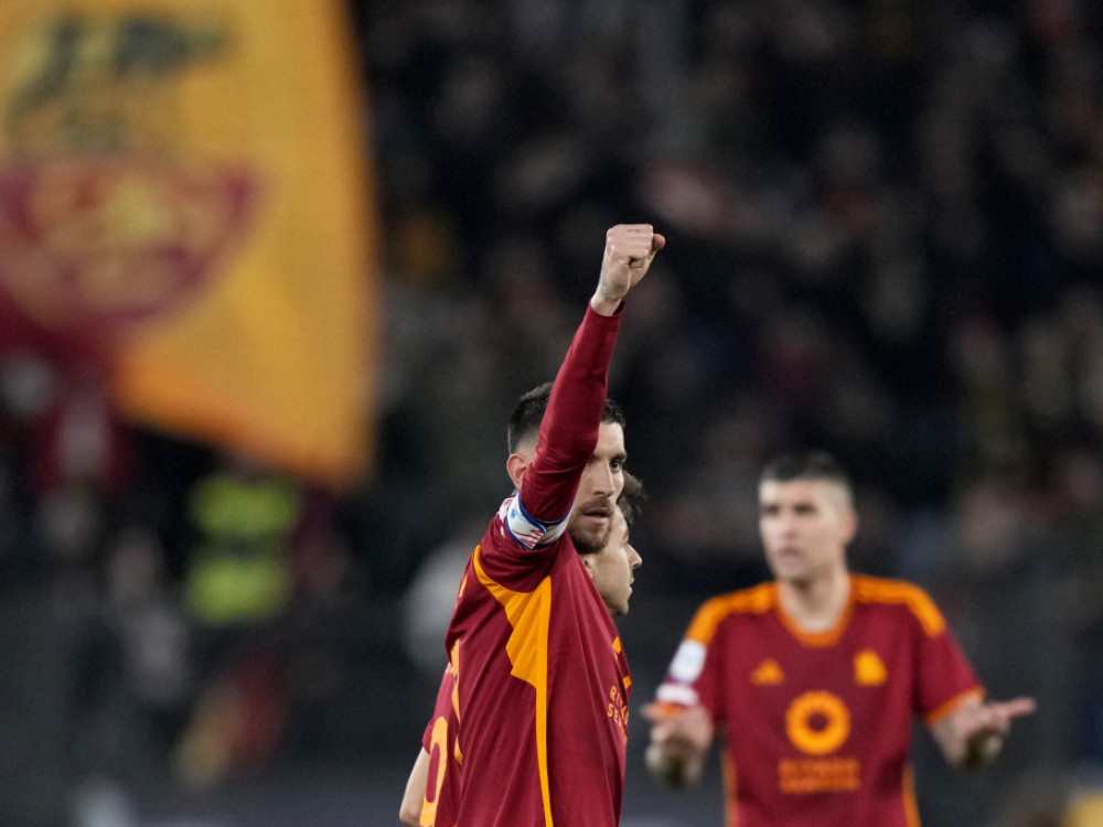 Lorenco Pelegrini, fudbaler Rome, proslavlja gol protiv Sasuola.