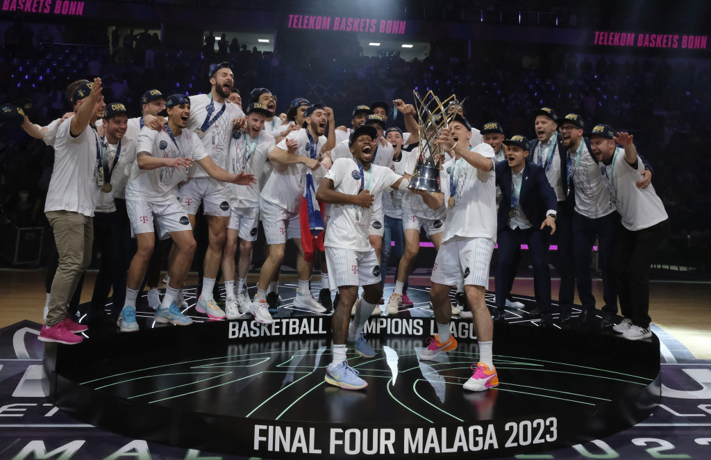 Košarkaši Bona nakon osvajanja FIBA Lige šampiona