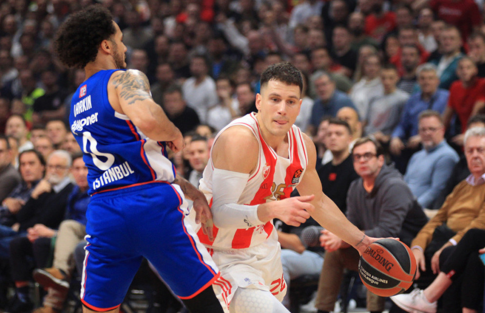 Košarkaš Crvene zvezde, Nemanja Nedović na utakmici protiv Anadolu Efesa