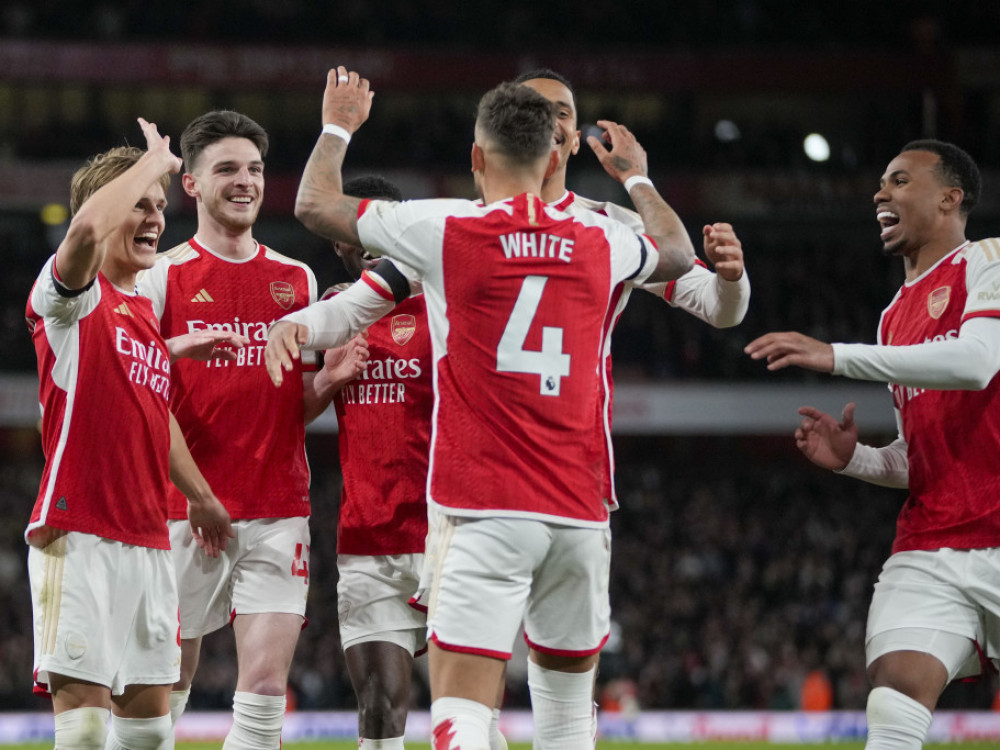 radost fudbalera Arsenala posle jednog od golova u pobedi nad Čelsijem
