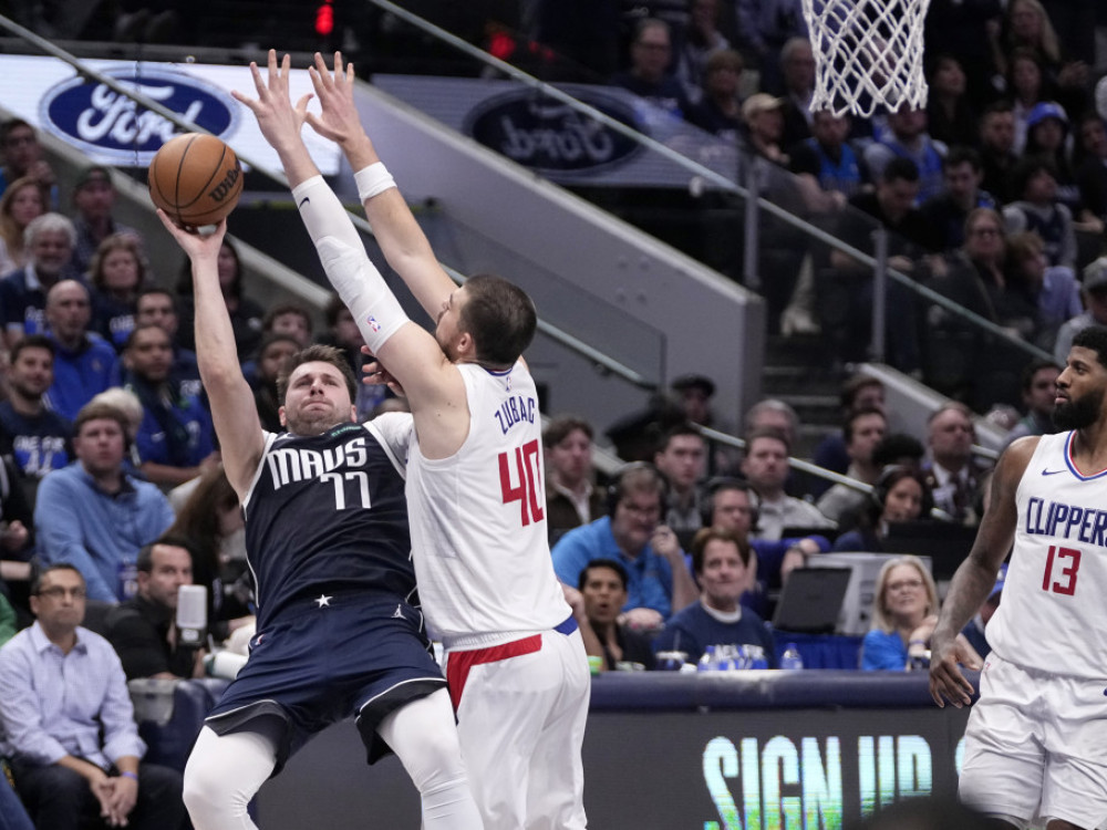 Luka Dončić i Ivica Zubac u duelu