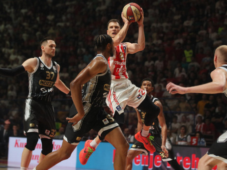 (UŽIVO) Finale ABA lige: Blaga prednost Zvezde u 4/4, Partizan juri preokret