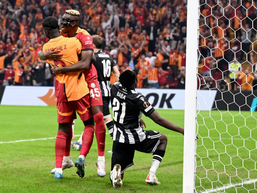 Fudbaleri Galatasaraja proslavljaju pogodak