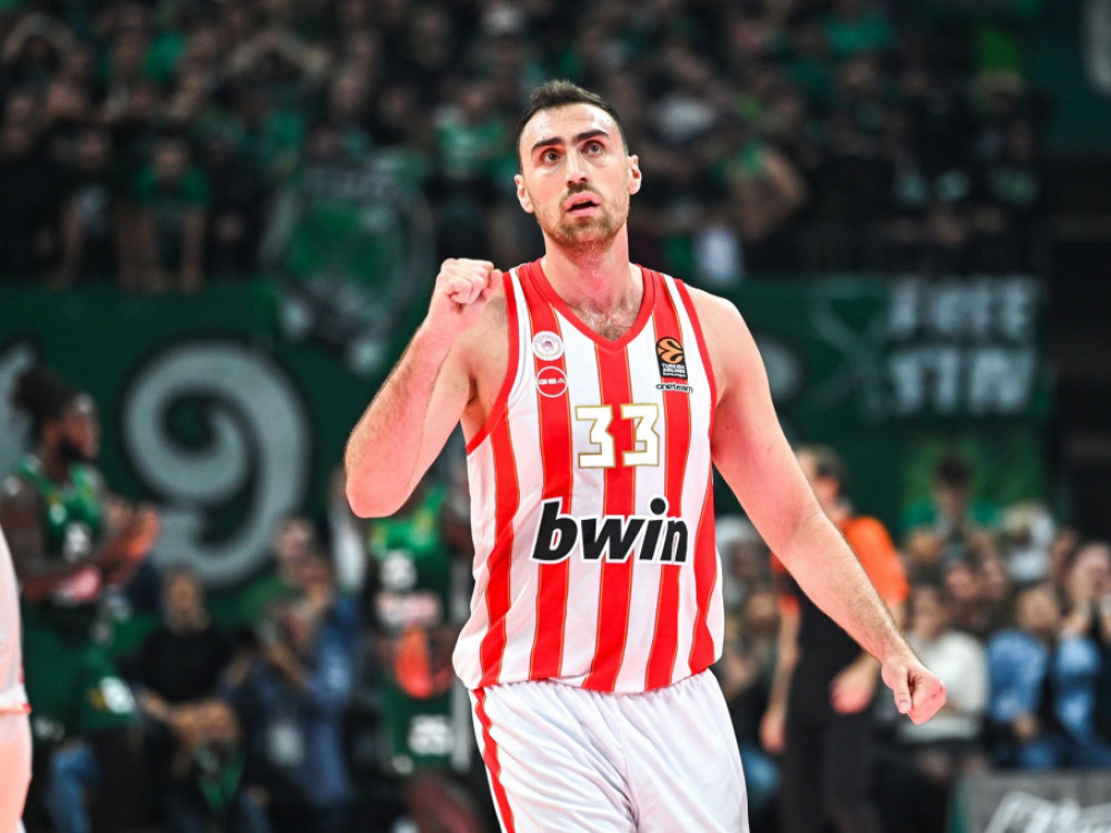 Nikola Milutinov, košarkaš Olimpijakosa