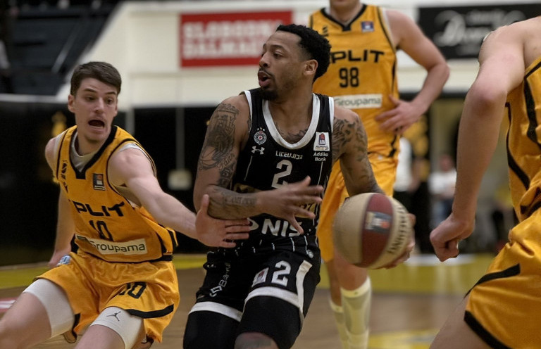 Karlik Džons na meču sa Splitom