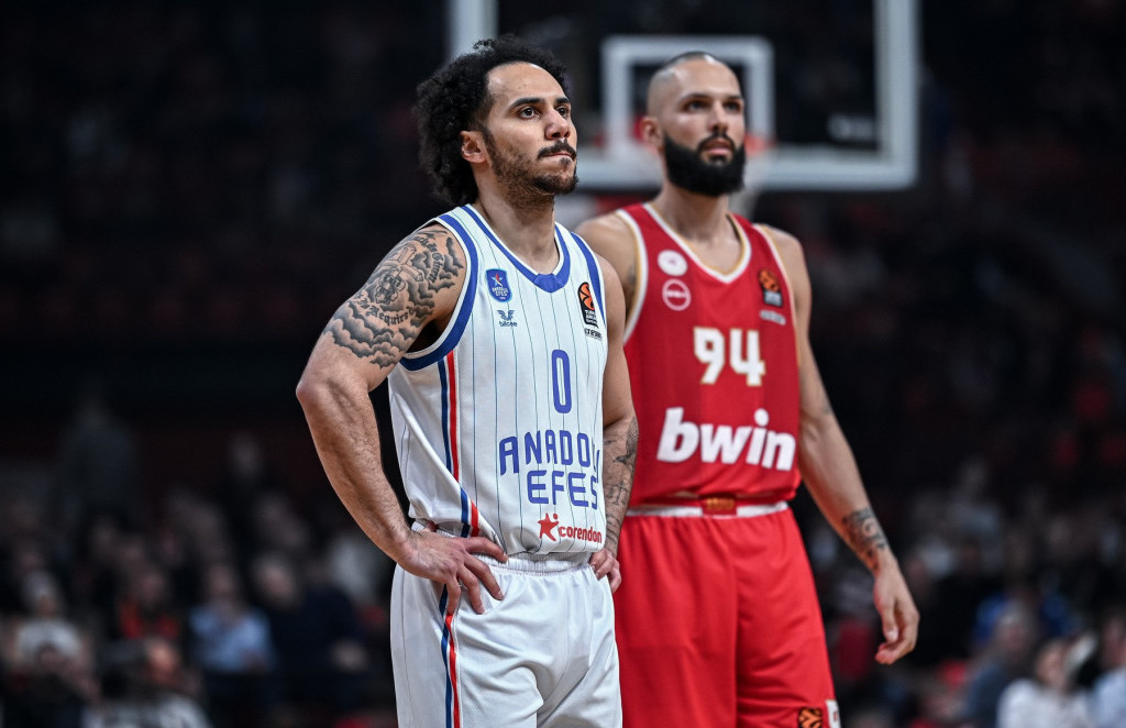 Šejn Larkin na utakmici Evrolige protiv Olimpijakosa