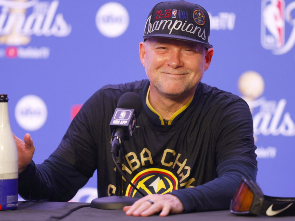 Majkl Maloun na konferenciji za medije posle pobede u NBA finalu
