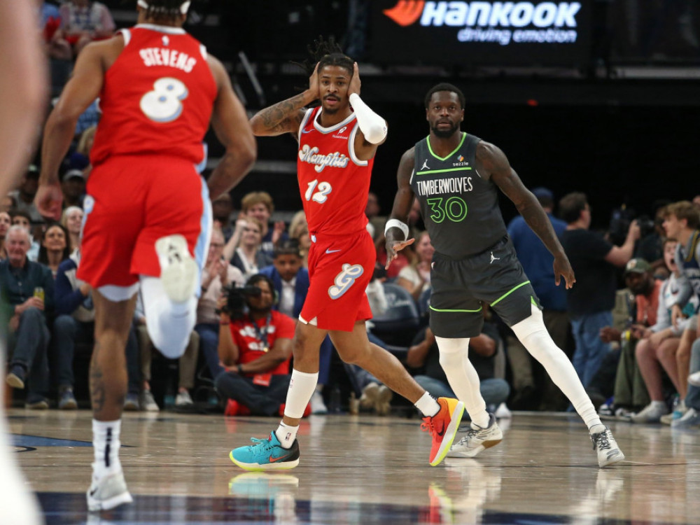 Dža Morant pokriva uši nakon "bačene bombe"