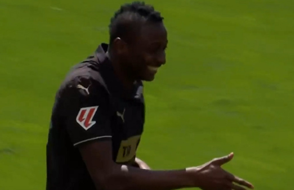 Umar Sadik slavi gol