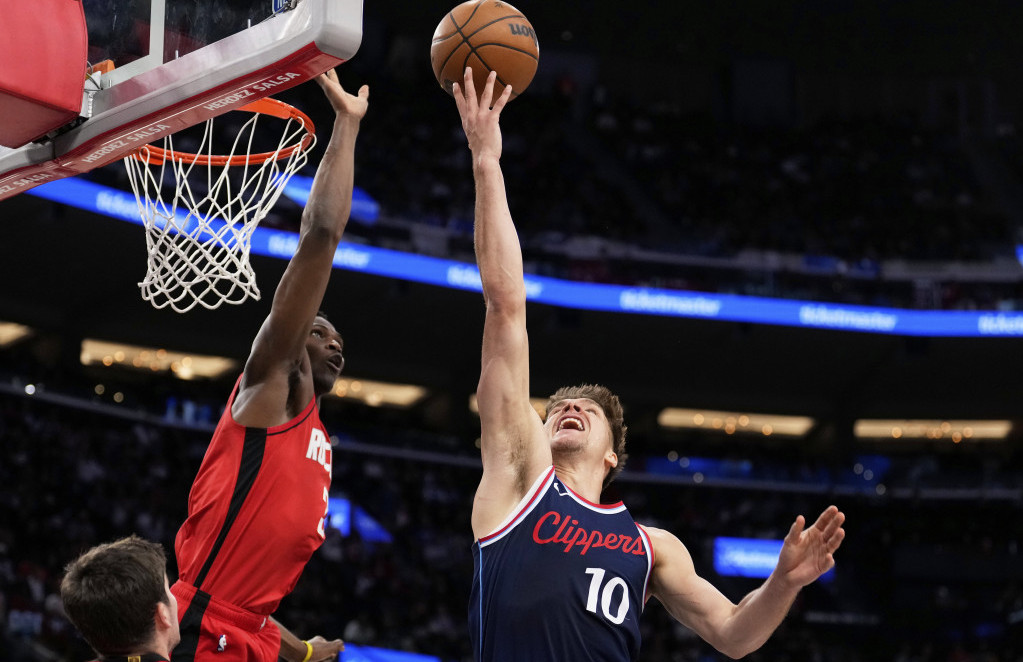 Bogdan Bogdanović "pokisao" na klupi Klipersa tokom meča sa Denverom