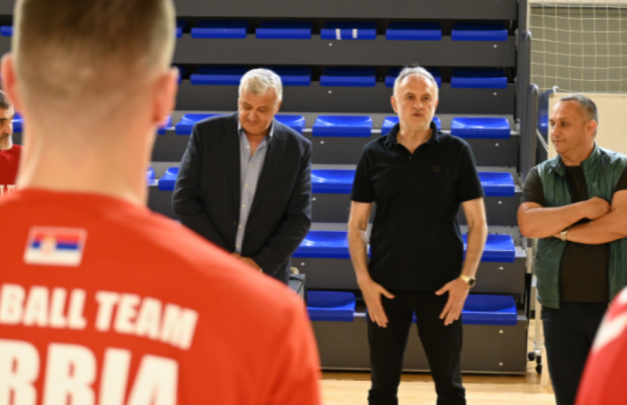 Zoran Gajić sa rukometašima Srbije