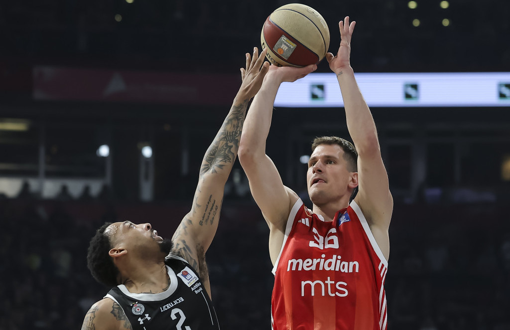 Karlik Džons u duelu sa Nemanjom Nedovićem