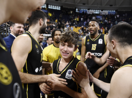 Grčka liga dobila najmlađeg debitanta ikada: Oba tima slavila prvi koš 14-godišnjaka