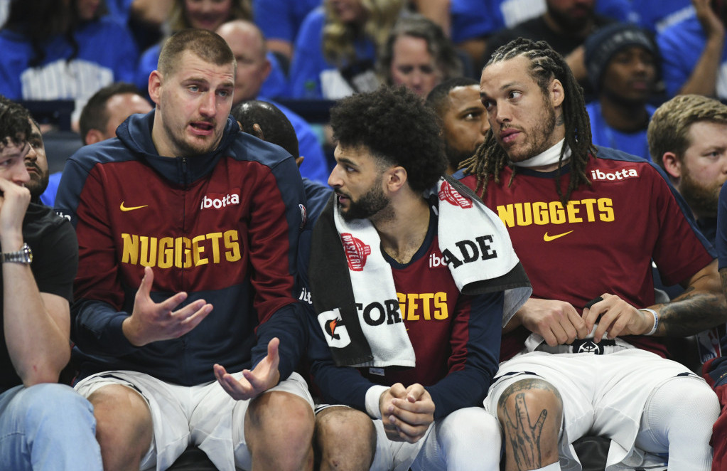 Nikola Jokić na meču protiv Oklahoma Siti Tandera