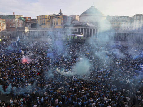(VIDEO) Mektomini makazicama "zapalio" ceo Napulj: Miris četvrte titule Napolija...