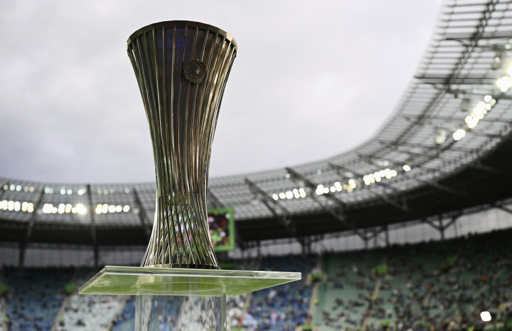 Trofej namenjen pobedniku Lige konferencije