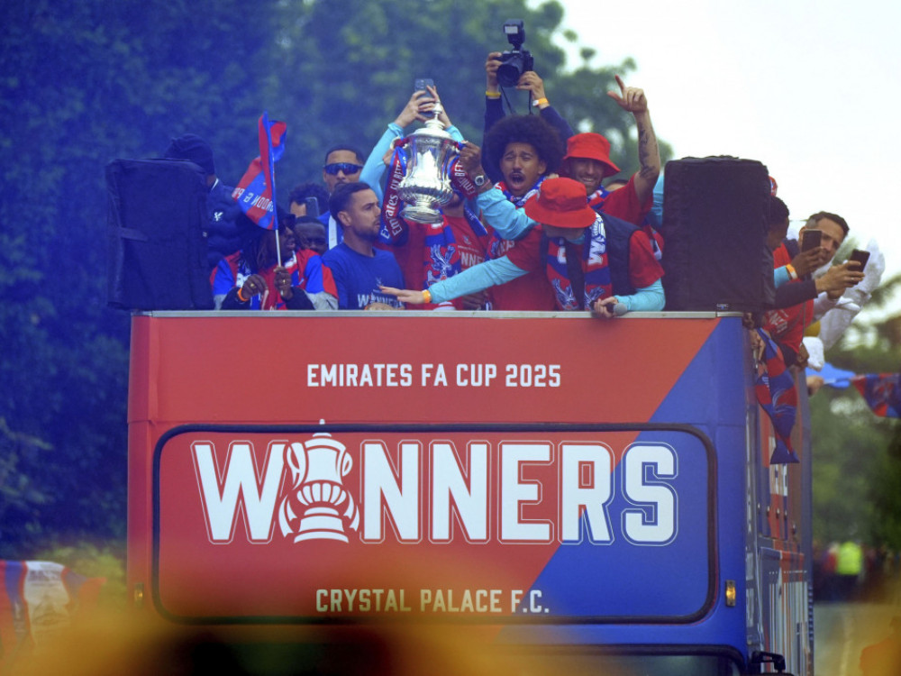 Fudbaleri Kristal Palasa na proslavi titule FA Kupa