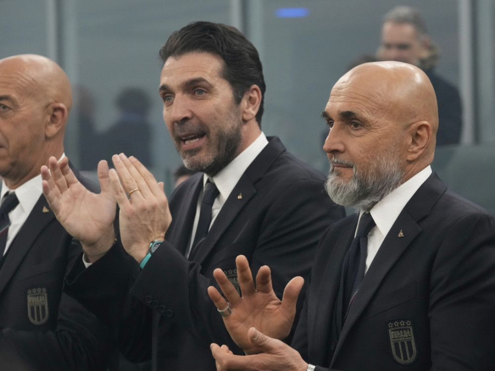 Đanluiđi Bufon, tim menadžer reprezentacije Italije, uz bivšeg selektora Lućana Spaletija