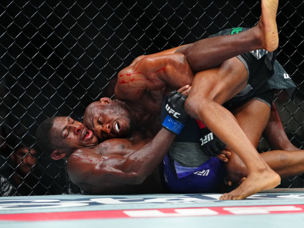 Dominacija Kamaru Usmana u parteru