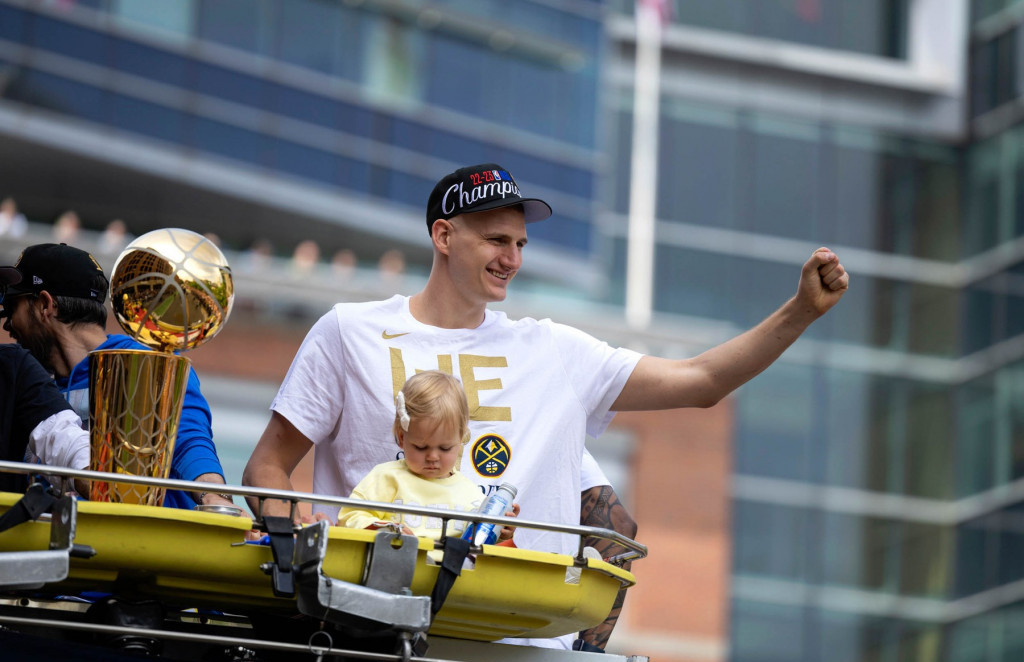 Nikola, sa ćerkom, na proslavi šampionske titule