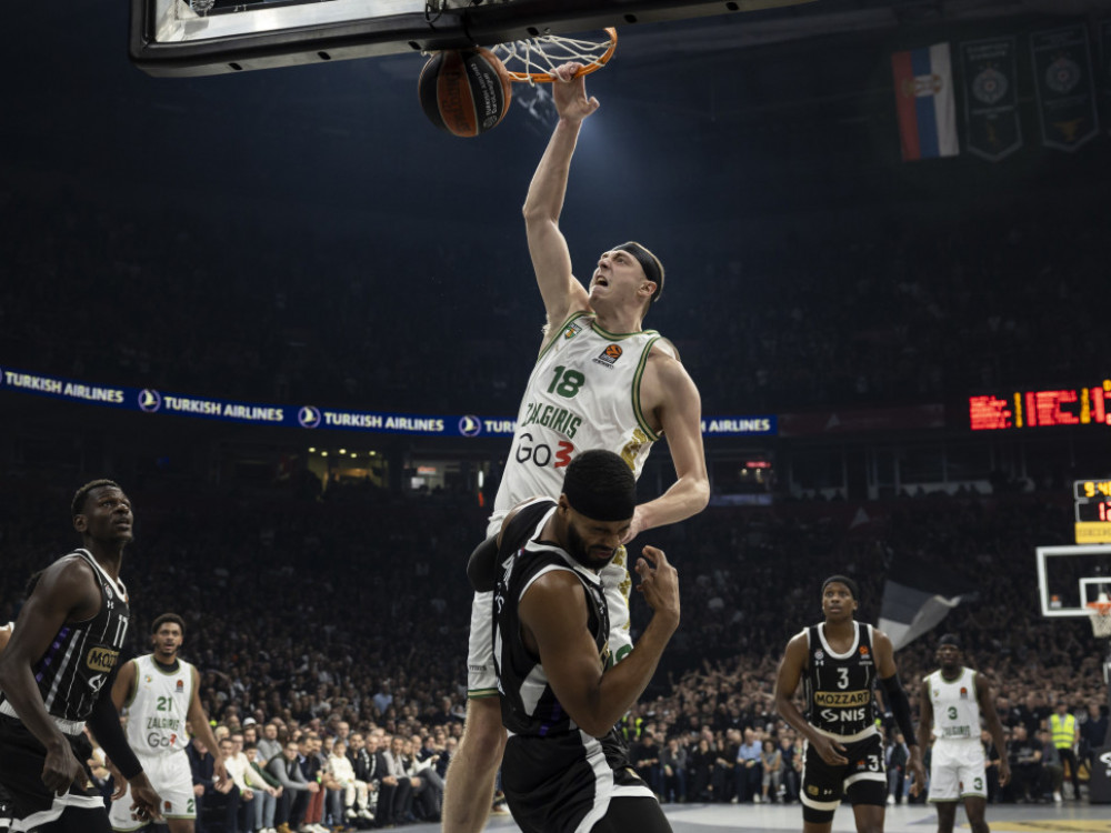 Alen Smailagić oblači novi crno-beli dres