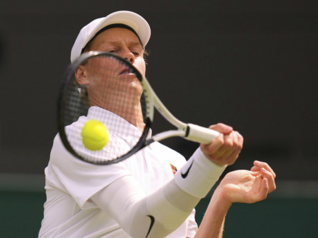 Janik Siner i dalje napada najvredniji ATP trofej na travi, jači od Šeltona i bola: Bačena "rukavica" Đokoviću