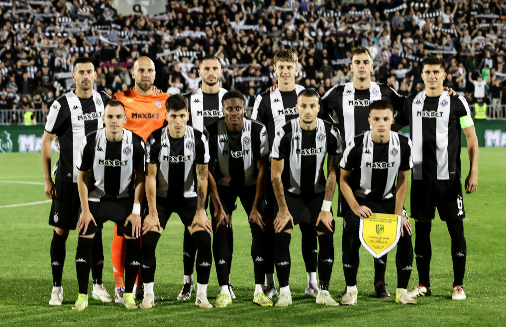 Fudbaleri Partizana, na meču protiv AEK-a  iz Larnake