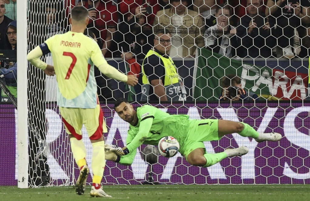 Diogo Kosta brani Morati penal u finalu UEFA Lige nacija