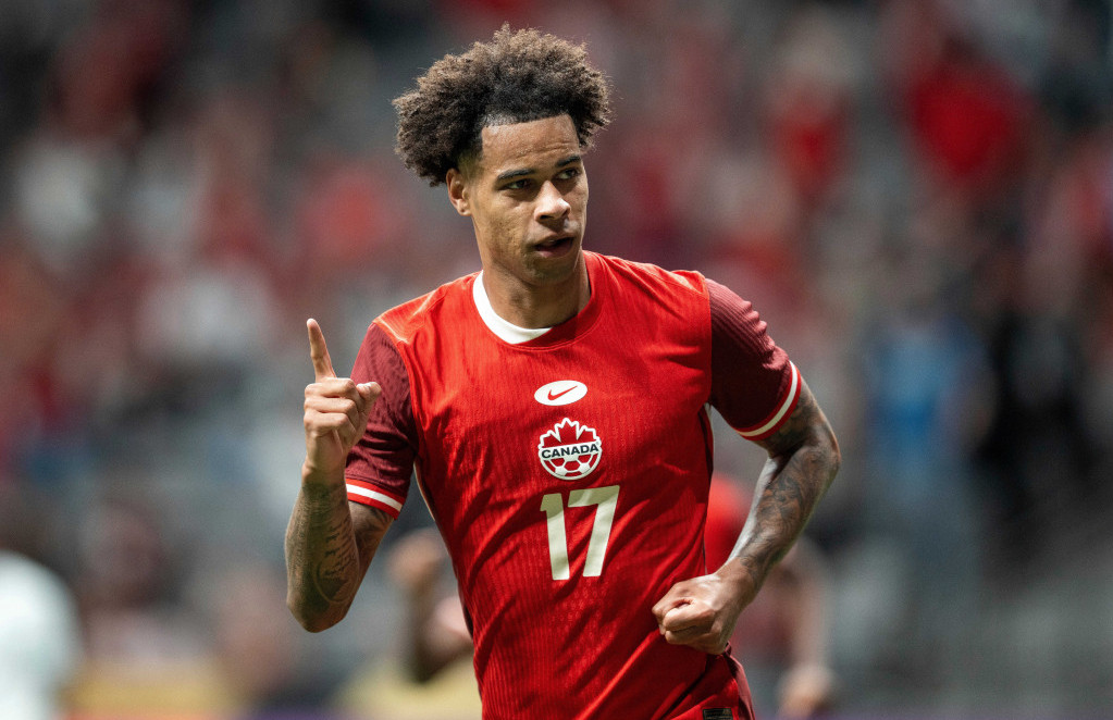 Kanadski fudbaler Tejdžon Bjukenen