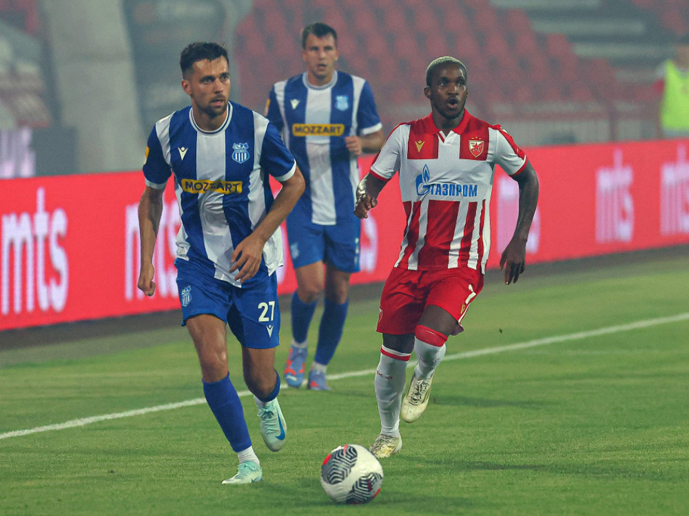 Fudbaleri Crvene zvezde i OFK Beograda u duelu