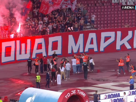 (VIDEO) Emotivni Arnautović pred Severnom tribinom: Bakljada i fešta Delija na "Marakani"