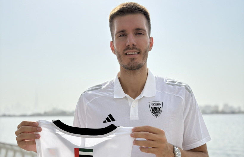 Filip Petrušev sa belim dresom novog kluba