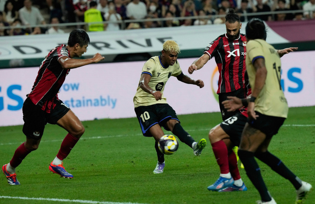 Lamin Jamal na meču sa Seulom