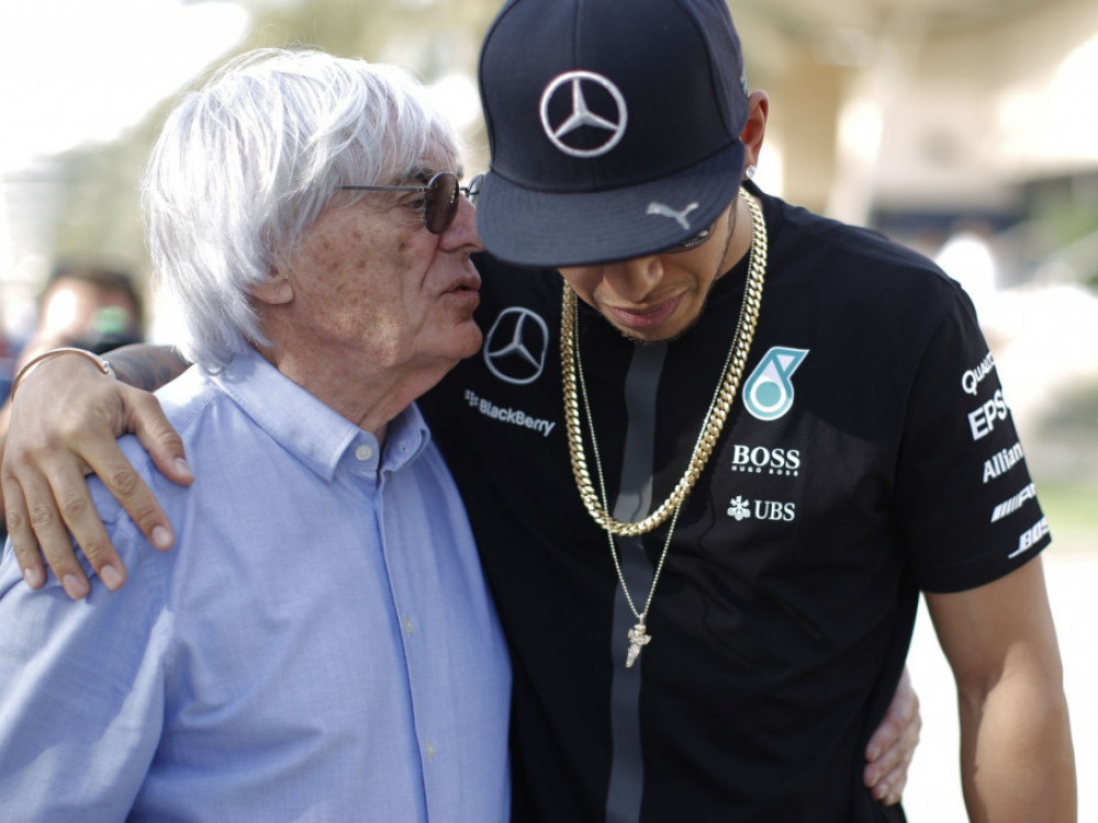 Berni Eklston i Luis Hamilton, bivši prvi čovek Formule 1 i legendarni šampion