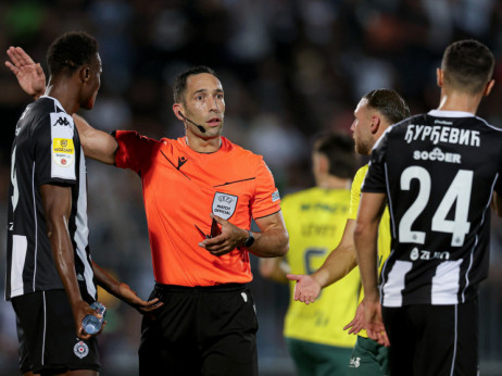 Fudbal je priča koju idiot kazuje: Crveni karton ovaj put koban po Partizan, pakao od dva gola zaostatka u Škotskoj!