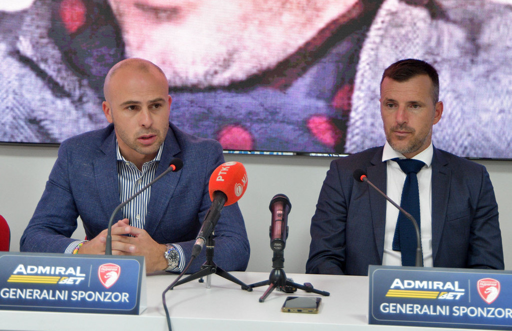 Aleksandar Luković i Slavko Perović na promociji u Kragujevcu