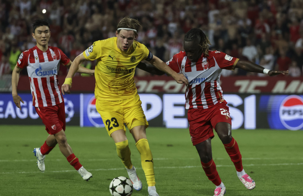 Jens Peter Hauge (Bodo Glimt) u duelu sa Dalsiom
