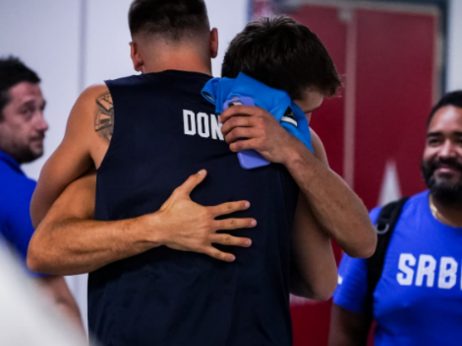 (FOTO) Zagrljaj prijatelja: Bogdanović i Dončić se sreli pre treninga Slovenaca
